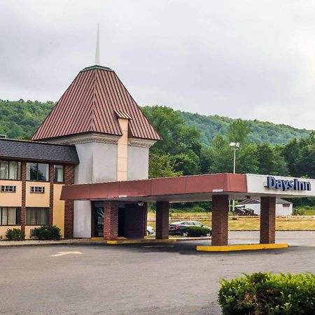 Days Inn By Wyndham Berlin Meriden Buitenkant foto
