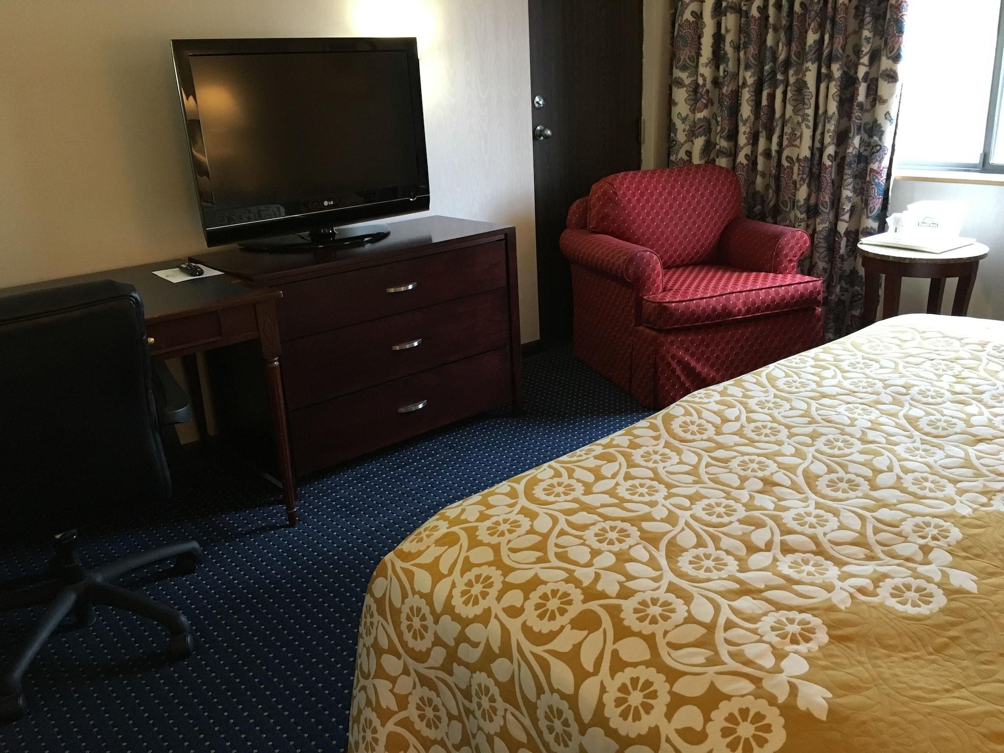 Days Inn By Wyndham Berlin Meriden Buitenkant foto